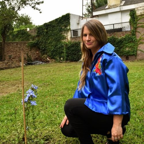 Camisa raso bordado azul eléctrico